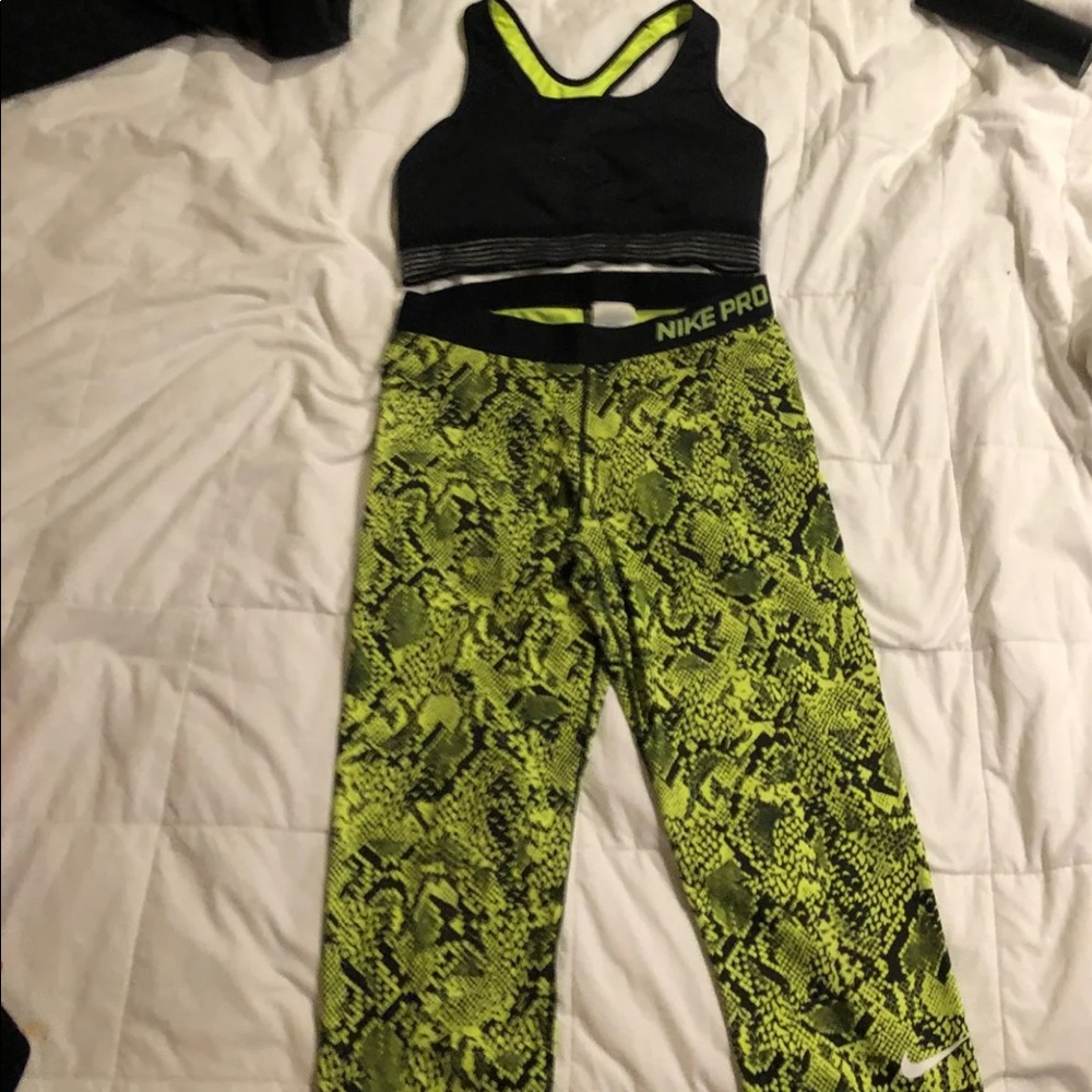 Nike pro crop leggings & sports bra set